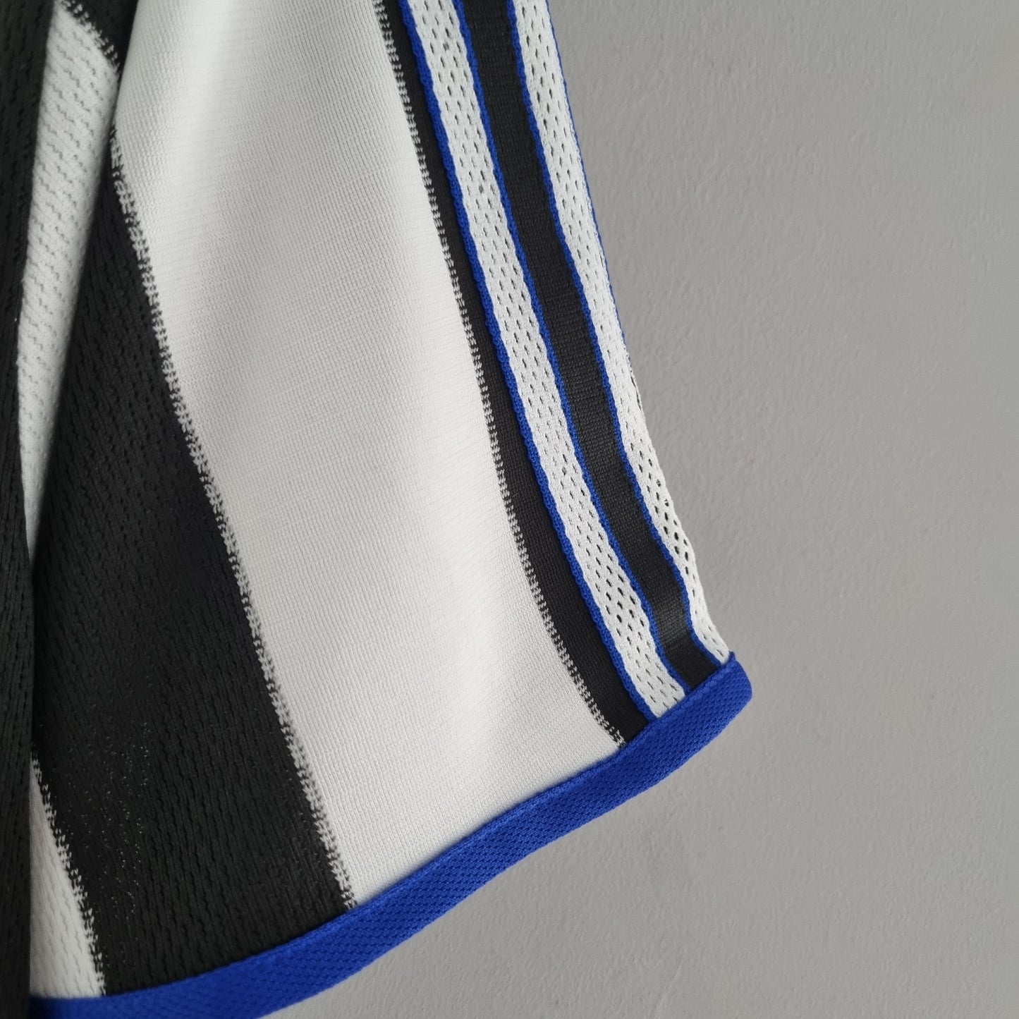 Camisa Retrô Newcastle Home 2000/01