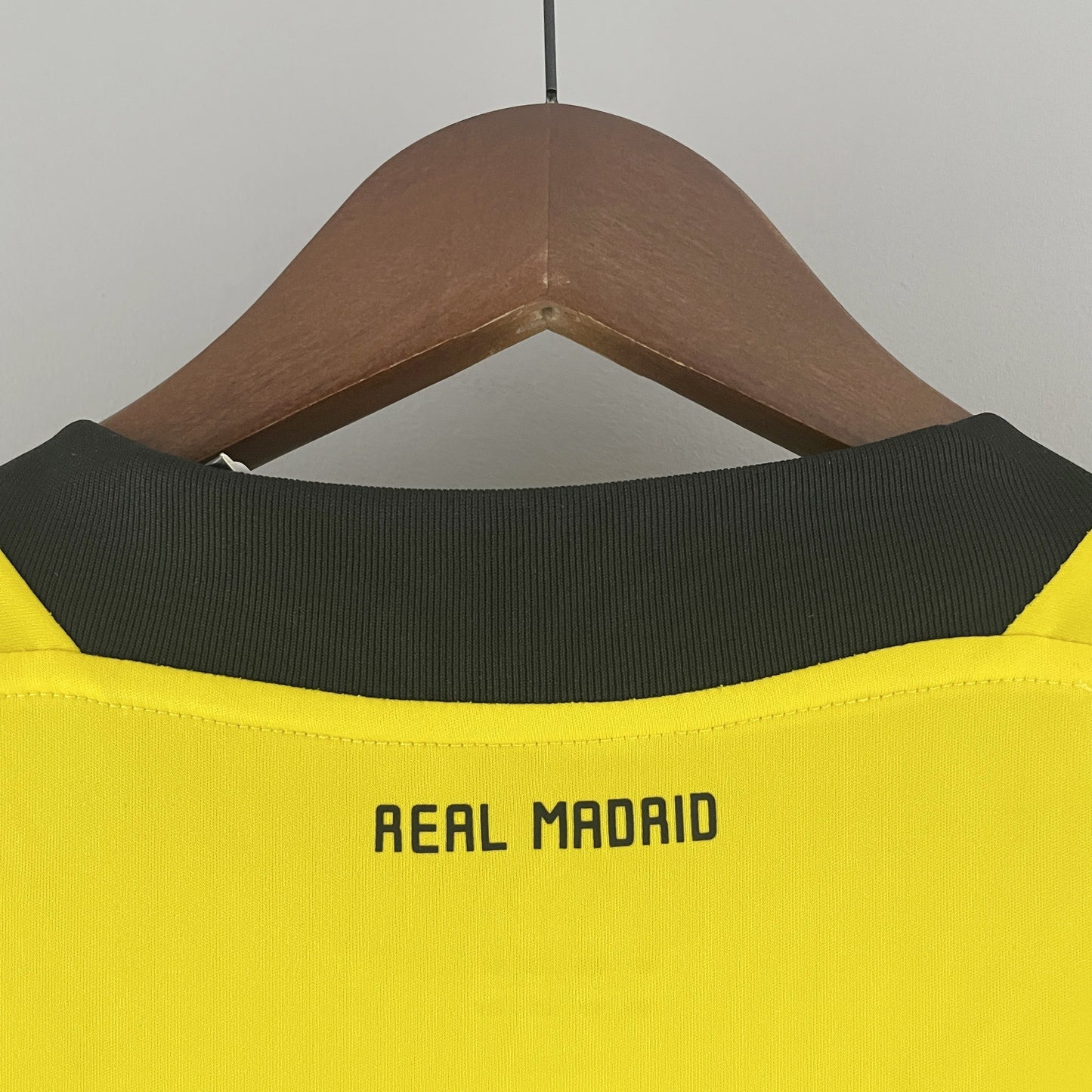 CAMISA RETRÔ REAL MADRID GOLEIRO YELLOW 11/12