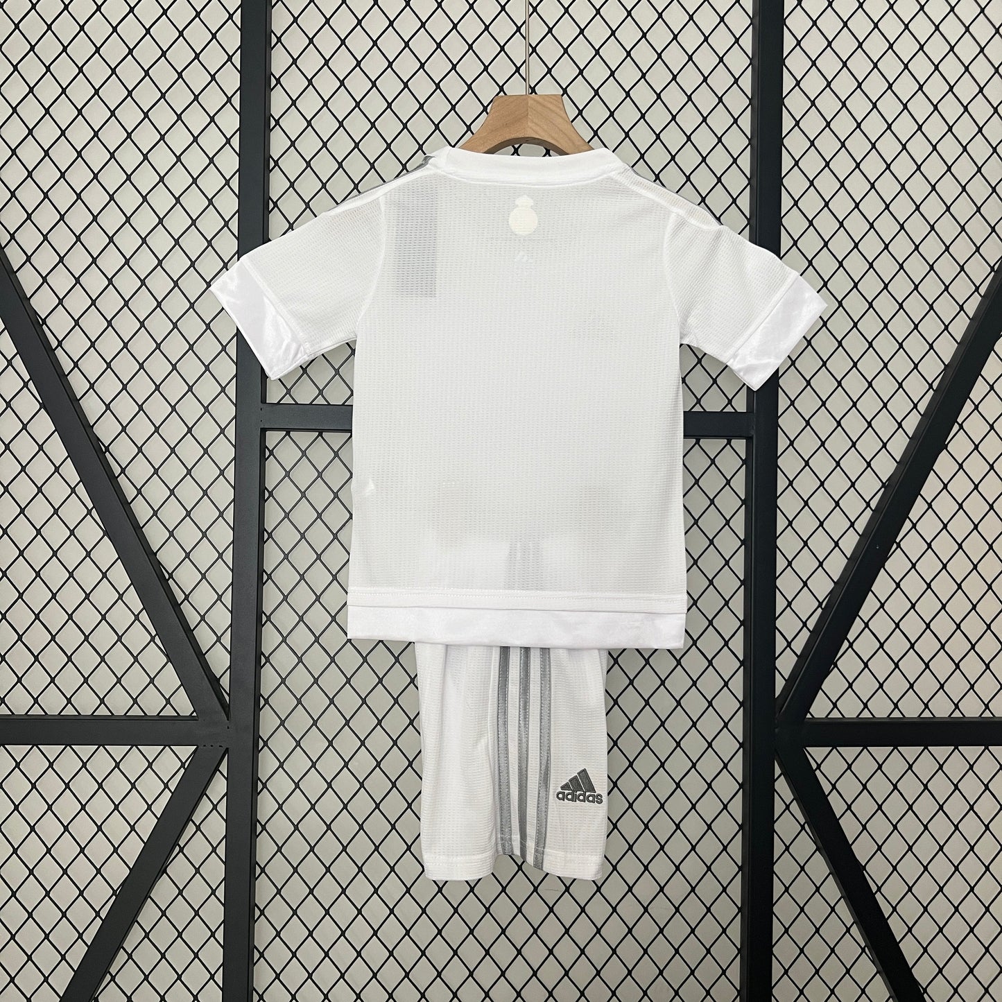 KIT INFANTIL RETRÔ REAL MADRID HOME 15/16