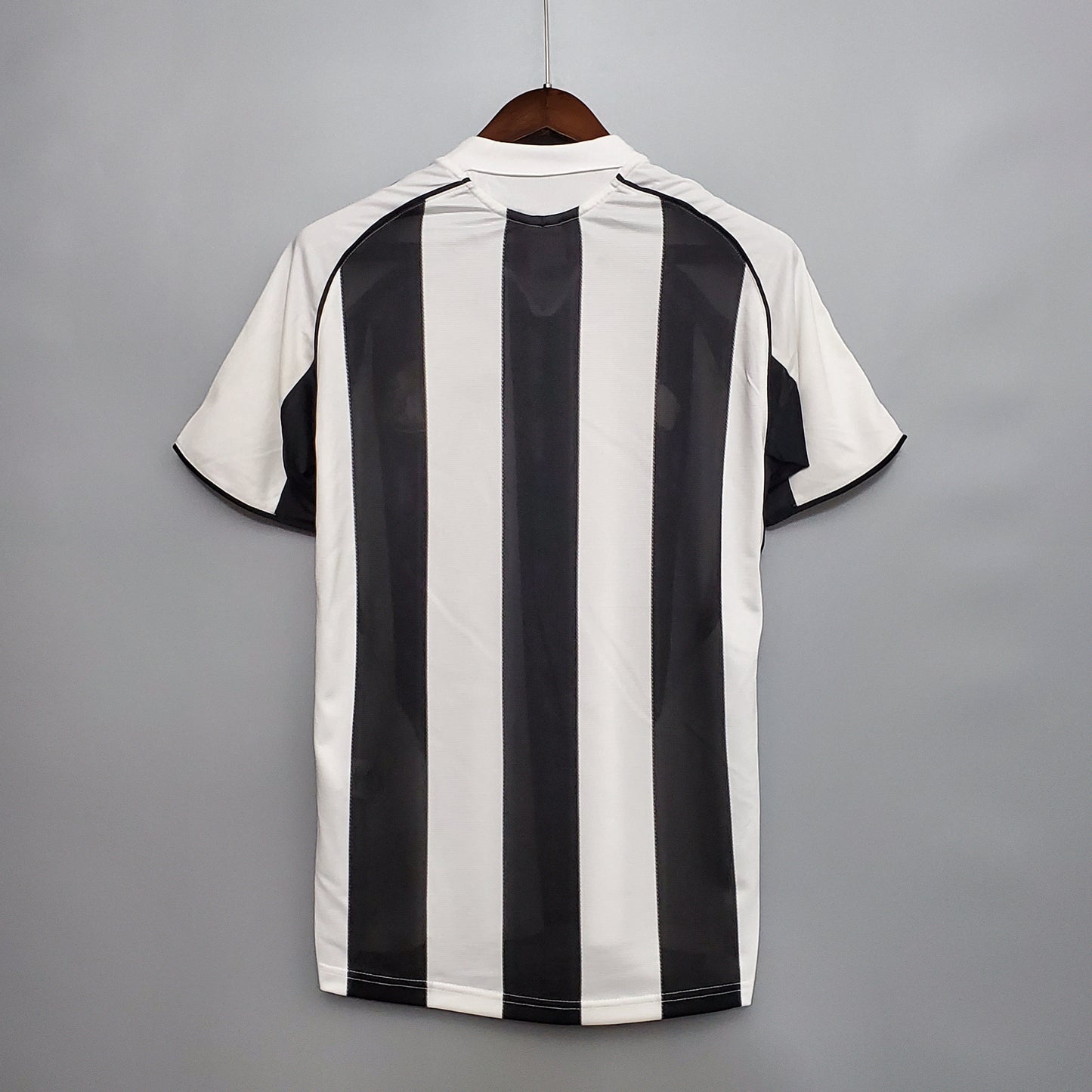 Camisa Retrô Newcastle Home 2005/06