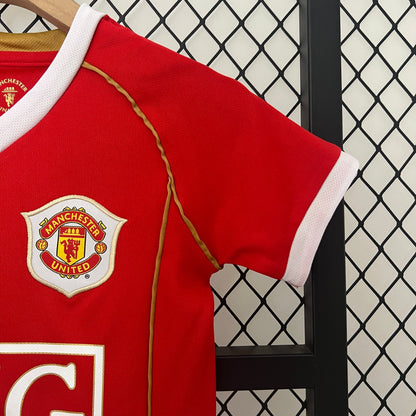 KIT INFANTIL RETRÔ MANCHESTER UNITED HOME 06/07