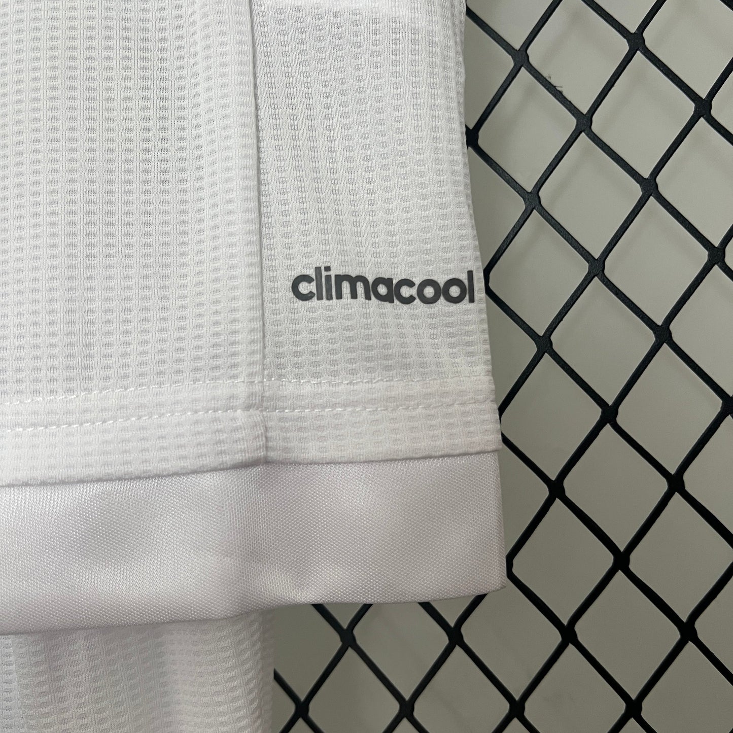 KIT INFANTIL RETRÔ REAL MADRID HOME 15/16