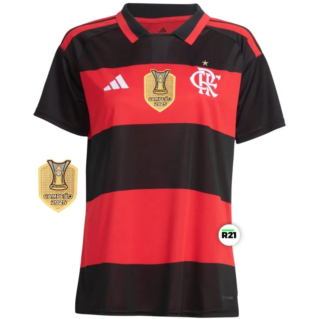 Detalhe do Patch do título do Brasileirão 25 na camisa do Flamengo Home 2026 Adidas