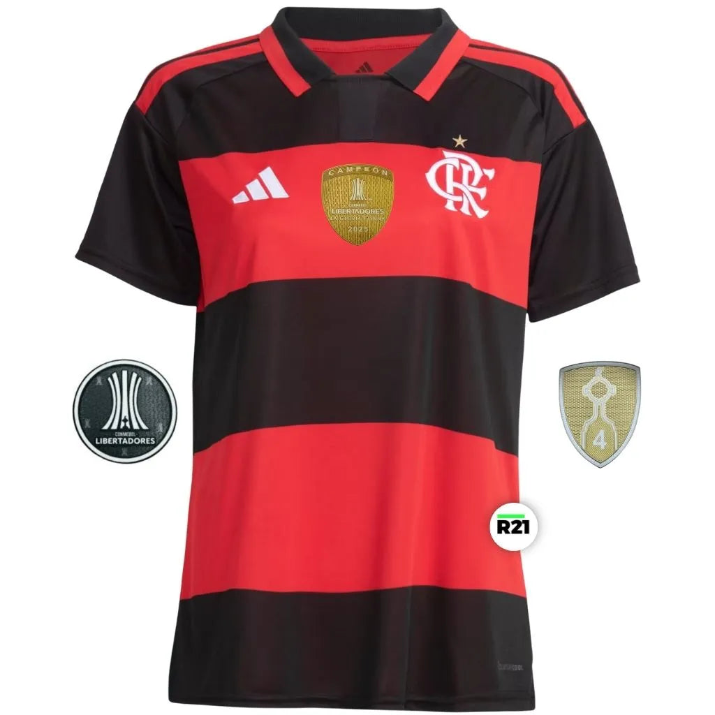 Detalhe dos Patchs do título da Libertadores na camisa do Flamengo Home 2026 Adidas