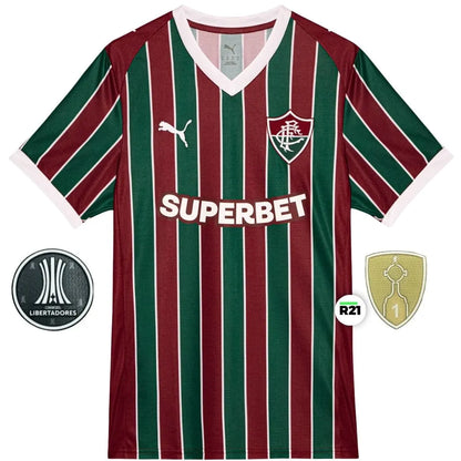 Detalhe do patch da Libertadores na camisa do Fluminense 2026