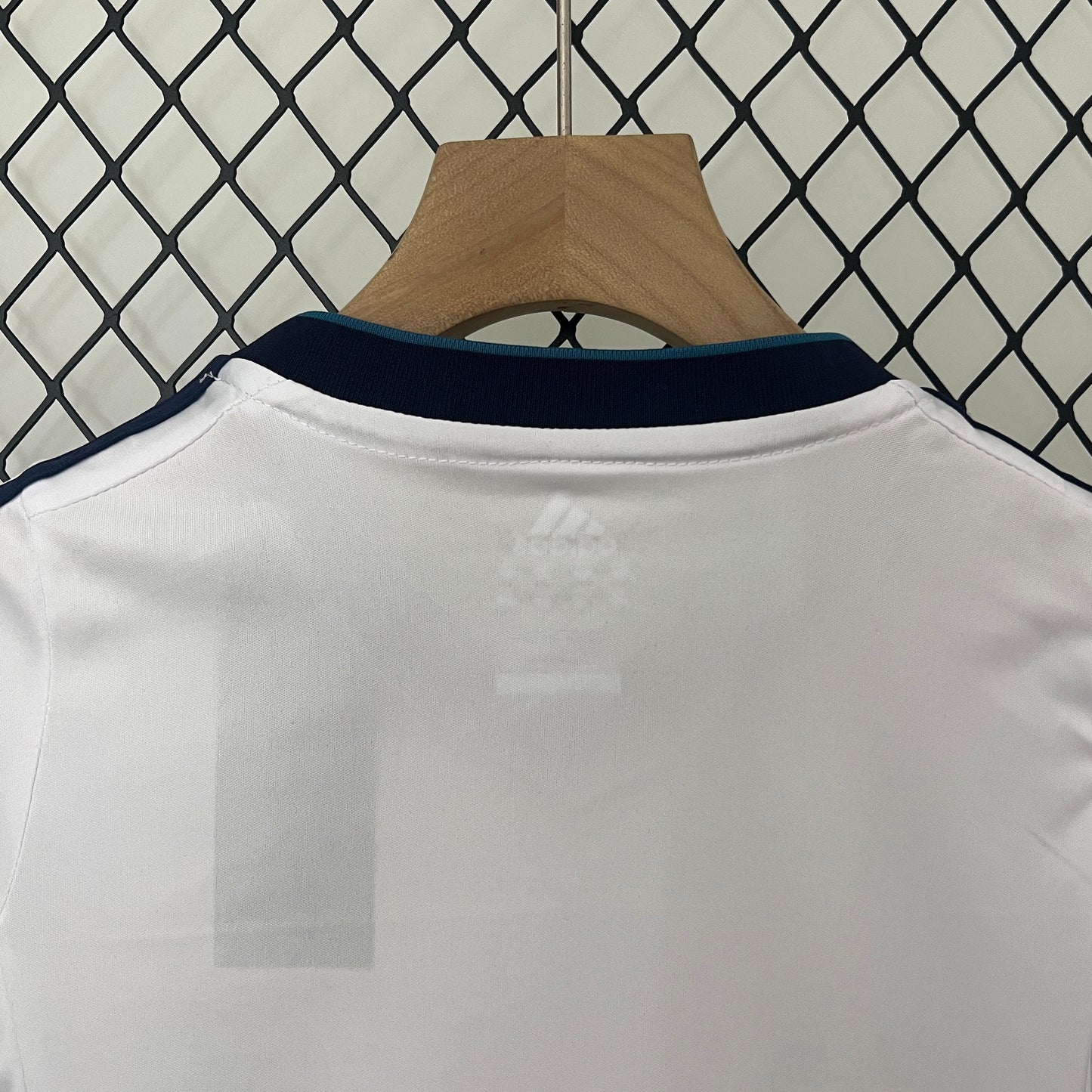 KIT INFANTIL RETRÔ REAL MADRID HOME 12/13